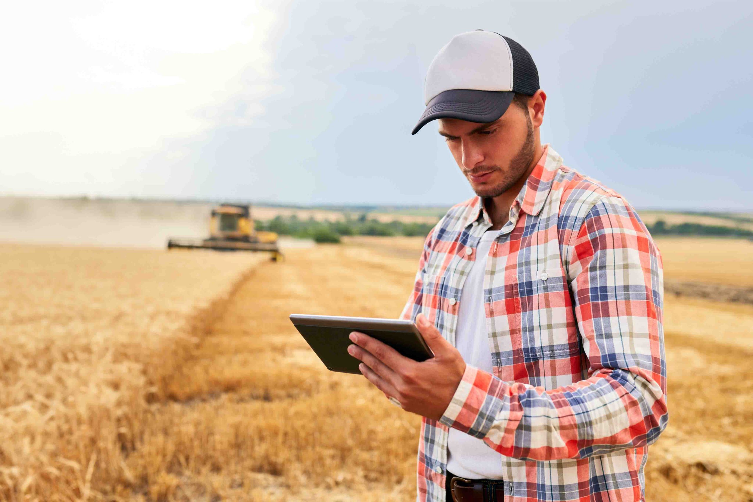 10 Features to Look for in Field Management Software copy